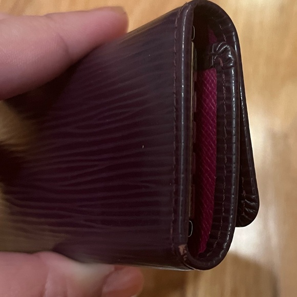 Louis Vuitton 4 Key Holder - Picture 2 of 10